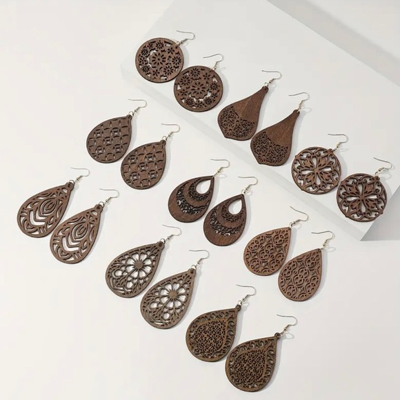 ⭐️ 5 for $25 Natural Wood Brown Painted Lightweight Earrings Gold Tone Hoops - Picture 2 of 7